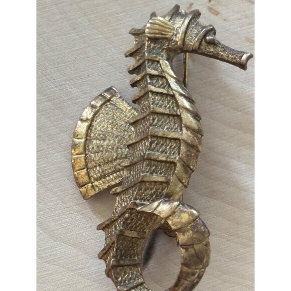 Vintage Gold-Toned Seahorse Brooch Pin Jewelry Accessory Nautical Statement - Picture 2 of 8